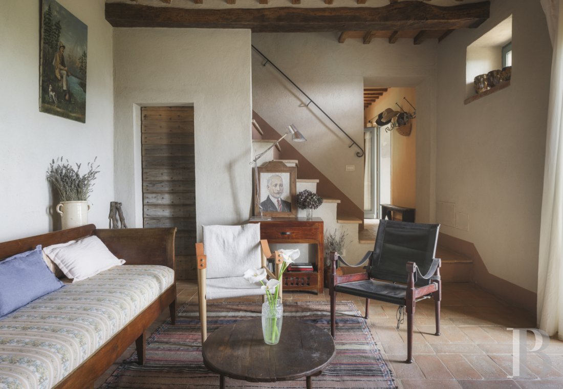 An old olive grove farmhouse restored to its former glory, overlooking the countryside in the Val d'Orcia in Tuscany - photo  n°12